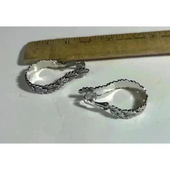 Montana Silversmiths Leaf Tear Drop Clip On Earrings - Unpierced Earrings - Picture 3 of 7